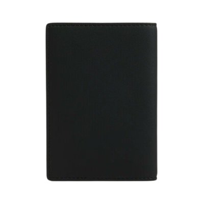THE ESSENTIAL PASSPORT HOLDER